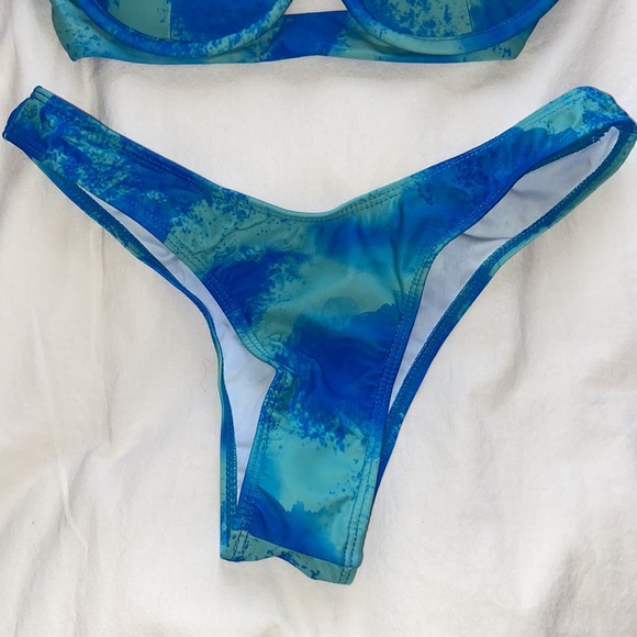 Bikini set - Picture 3 of 4